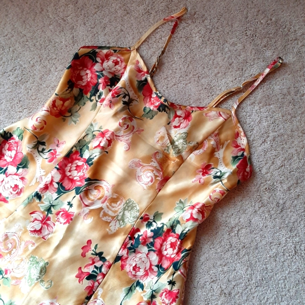 🎉HOST PICK🎉 Floral Satin Dress
